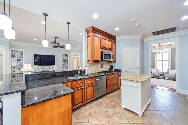 462 Meadow View Court, Thibodaux, LA 70301