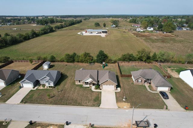 671 Boardwalk, Seymour, MO 65746