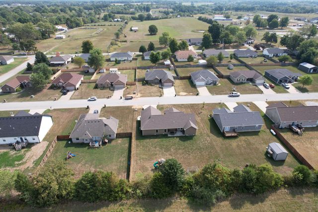 671 Boardwalk, Seymour, MO 65746