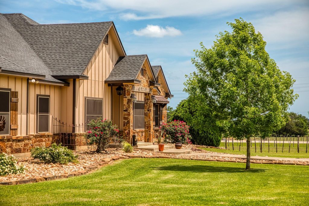 2543 FM 975, Caldwell, TX 77836