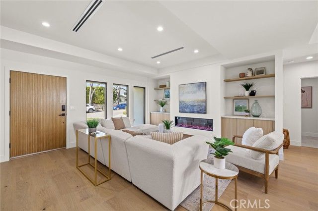 2316 N Parish, Burbank, CA 91504