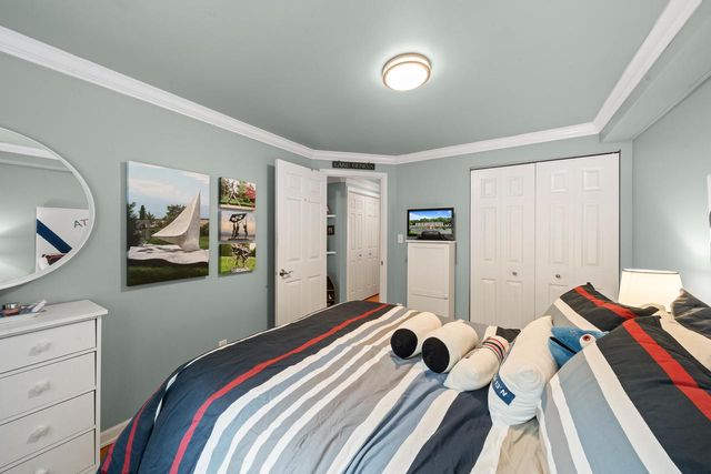 227 Dewey AVENUE #205, Fontana, WI 53125