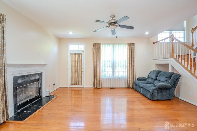 31 Hawthorn Drive, Plainsboro, NJ 08536