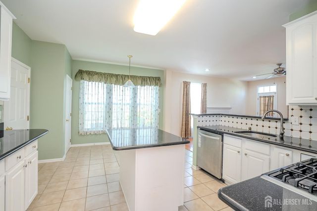 31 Hawthorn Drive, Plainsboro, NJ 08536