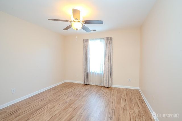 31 Hawthorn Drive, Plainsboro, NJ 08536