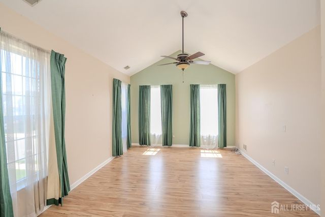 31 Hawthorn Drive, Plainsboro, NJ 08536