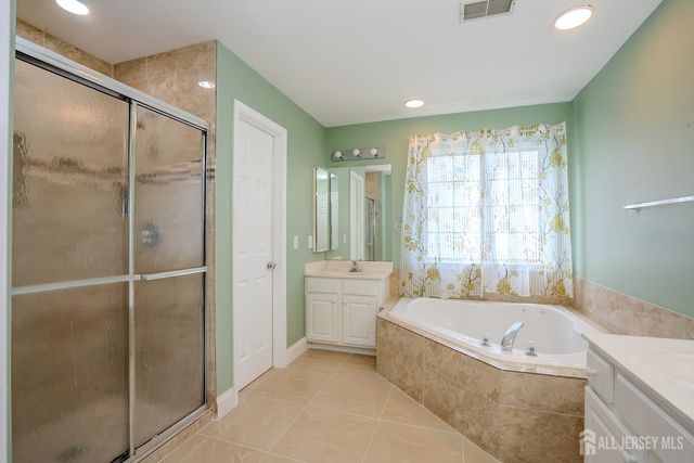 31 Hawthorn Drive, Plainsboro, NJ 08536
