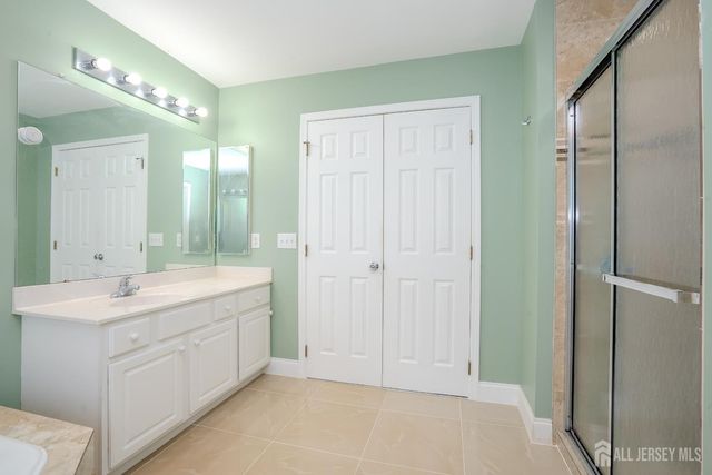 31 Hawthorn Drive, Plainsboro, NJ 08536