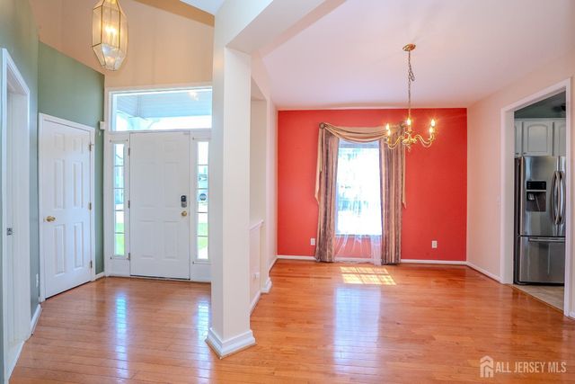 31 Hawthorn Drive, Plainsboro, NJ 08536