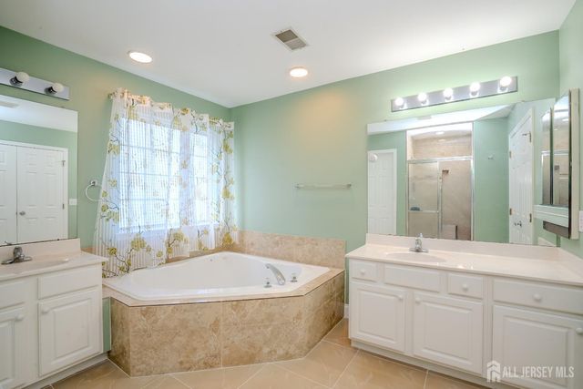 31 Hawthorn Drive, Plainsboro, NJ 08536