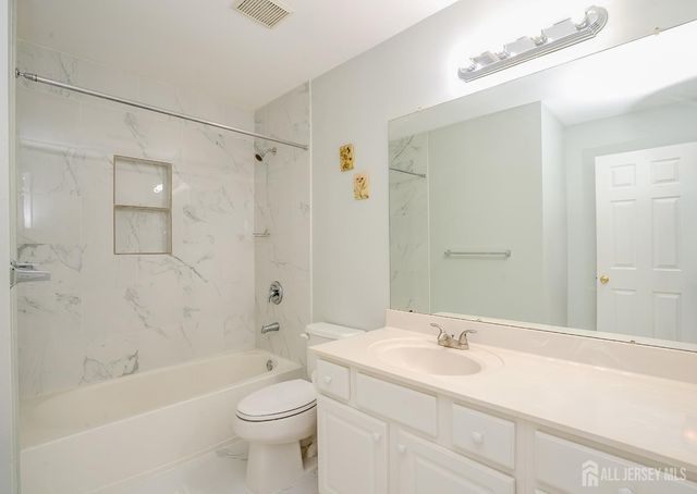 31 Hawthorn Drive, Plainsboro, NJ 08536