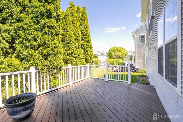 31 Hawthorn Drive, Plainsboro, NJ 08536