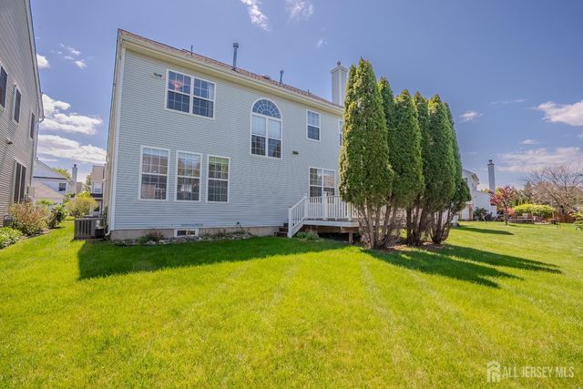 31 Hawthorn Drive, Plainsboro, NJ 08536