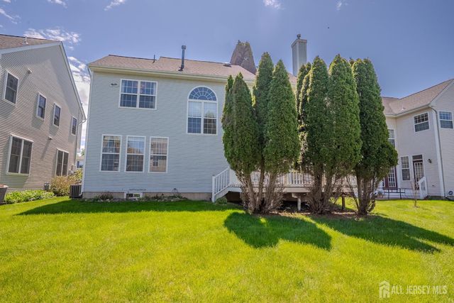 31 Hawthorn Drive, Plainsboro, NJ 08536