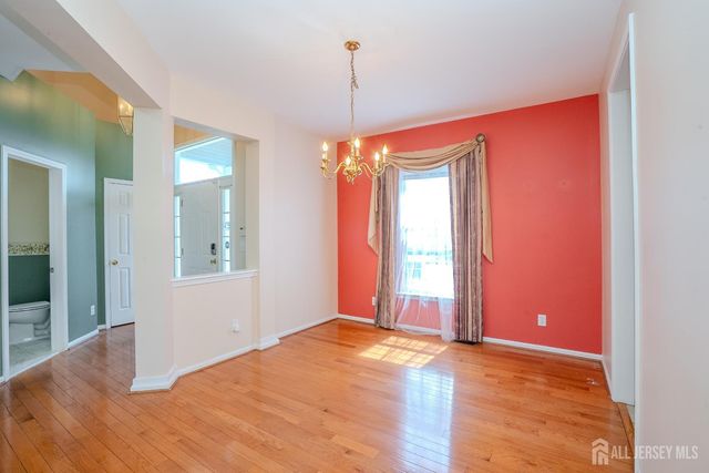 31 Hawthorn Drive, Plainsboro, NJ 08536