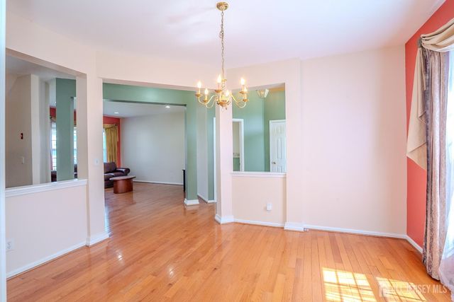 31 Hawthorn Drive, Plainsboro, NJ 08536