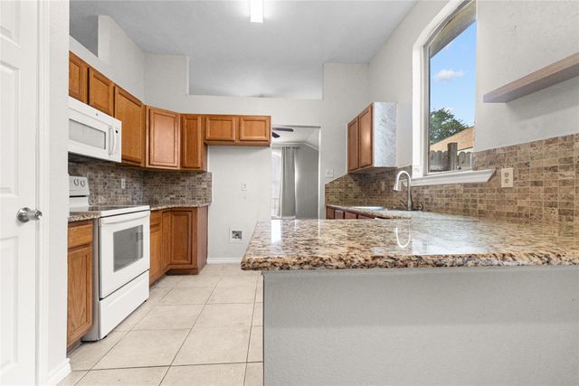8825 Mystic Trail, Fort Worth, TX 76118