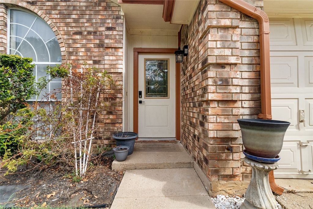 8825 Mystic Trail, Fort Worth, TX 76118