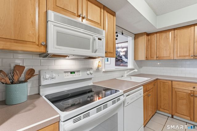 11 Willow Lane 11, Avon, CT 06001