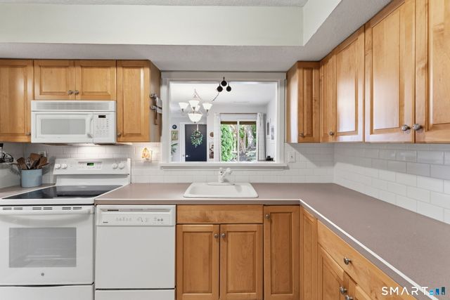 11 Willow Lane 11, Avon, CT 06001