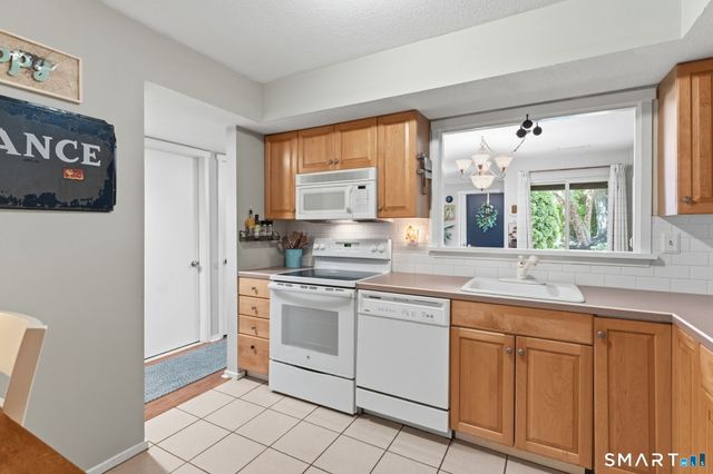 11 Willow Lane 11, Avon, CT 06001