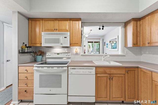 11 Willow Lane 11, Avon, CT 06001