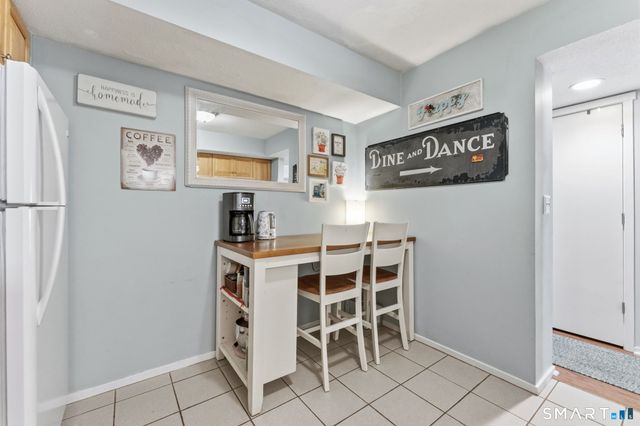 11 Willow Lane 11, Avon, CT 06001