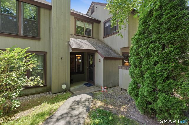 11 Willow Lane 11, Avon, CT 06001