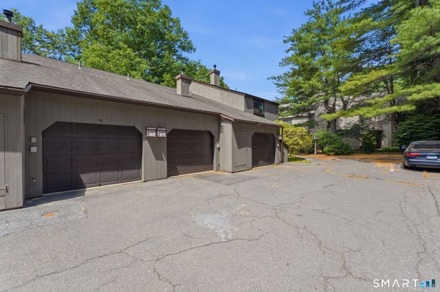 11 Willow Lane 11, Avon, CT 06001