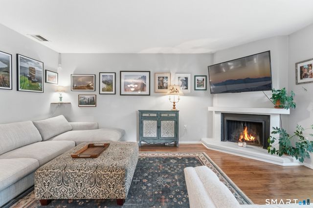 11 Willow Lane 11, Avon, CT 06001