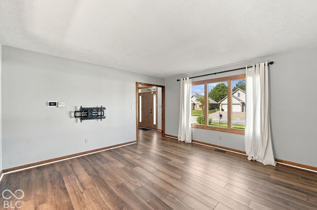 7023 Stonecreek Drive, Plainfield, IN 46168