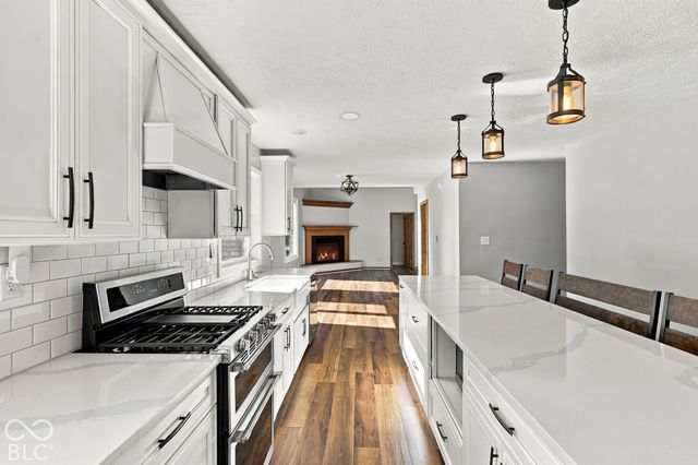 7023 Stonecreek Drive, Plainfield, IN 46168