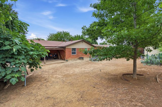 450 Price Drive, Lewisville, TX 75067