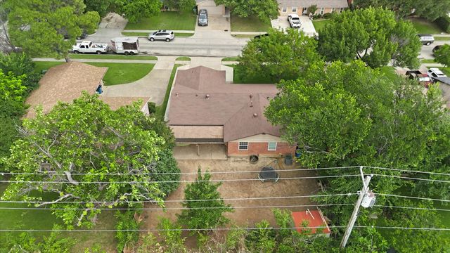 450 Price Drive, Lewisville, TX 75067