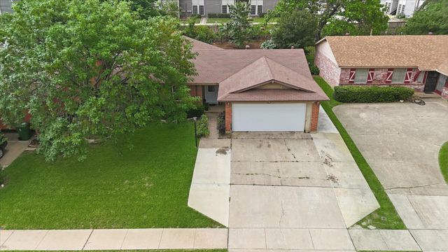 450 Price Drive, Lewisville, TX 75067