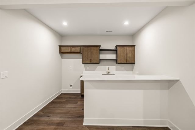 4668 180th Street, Urbandale, IA 50323