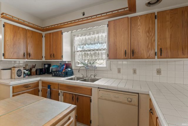 28997 Oak Grove Drive, Elkhart, IN 46514