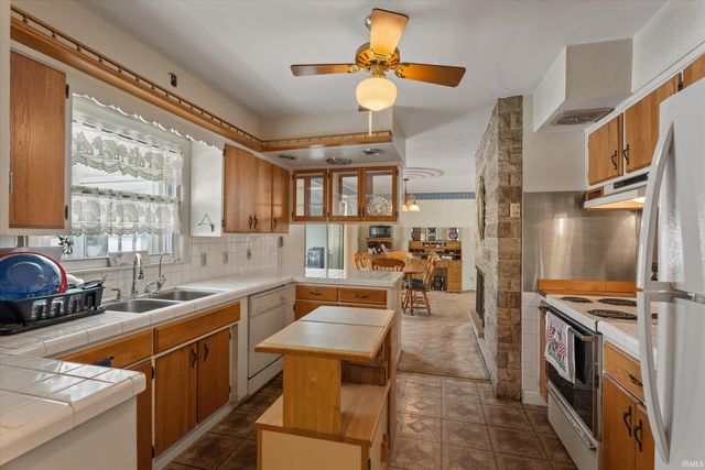 28997 Oak Grove Drive, Elkhart, IN 46514