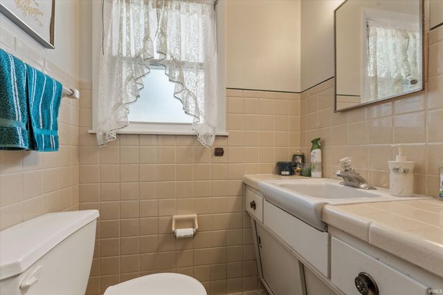 28997 Oak Grove Drive, Elkhart, IN 46514