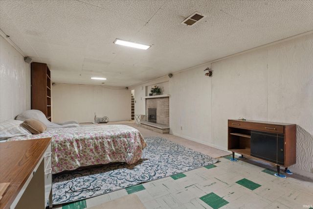 28997 Oak Grove Drive, Elkhart, IN 46514