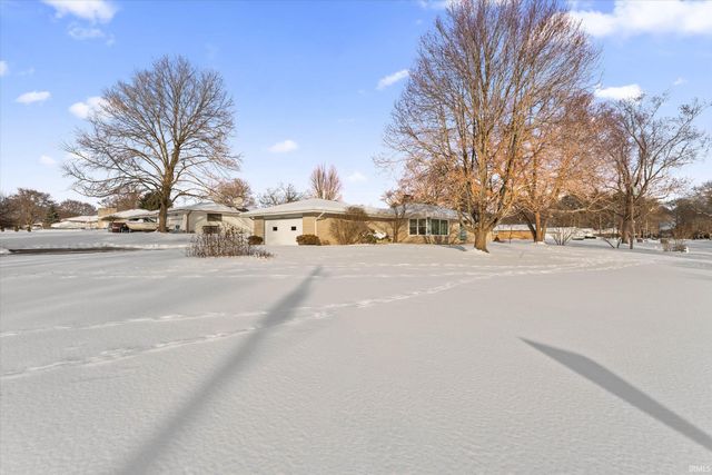 28997 Oak Grove Drive, Elkhart, IN 46514