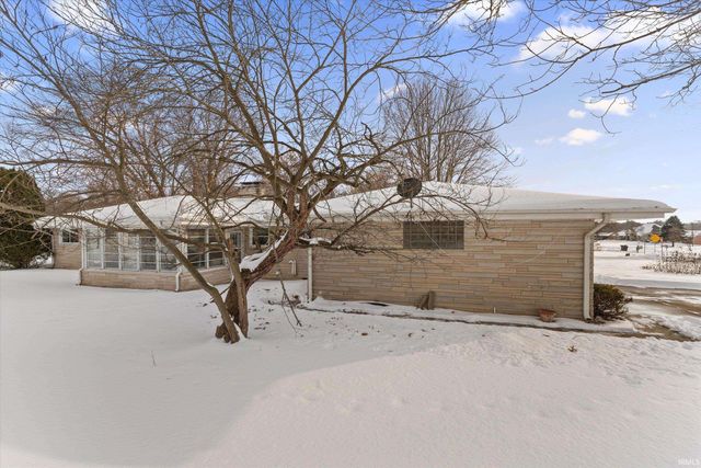 28997 Oak Grove Drive, Elkhart, IN 46514