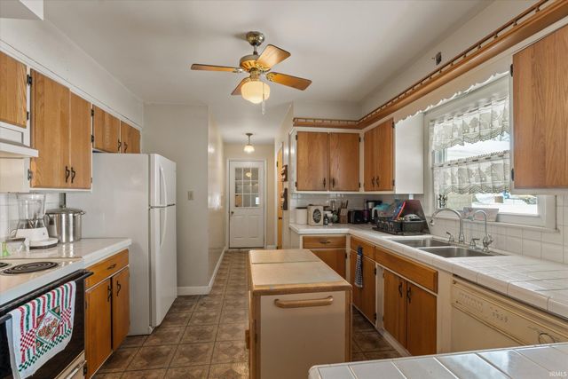 28997 Oak Grove Drive, Elkhart, IN 46514