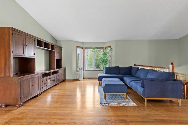 1528 Homestead Street, Shakopee, MN 55379