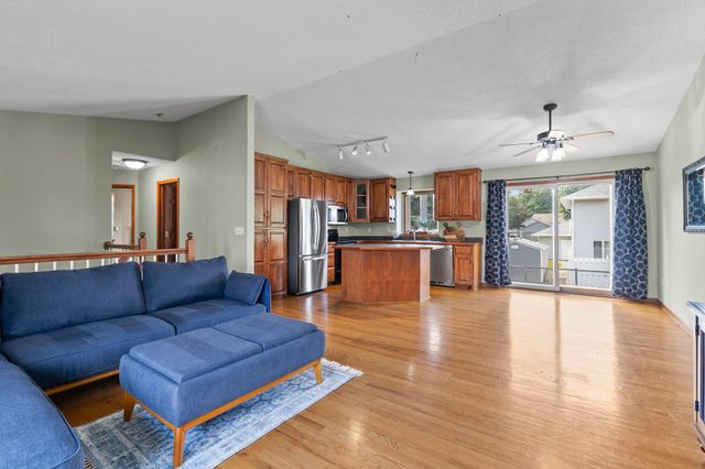 1528 Homestead Street, Shakopee, MN 55379