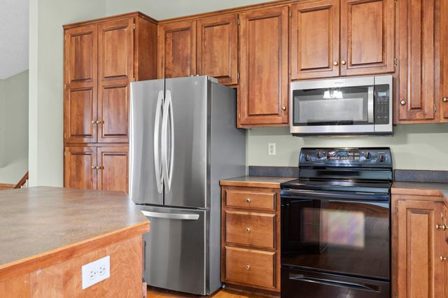 1528 Homestead Street, Shakopee, MN 55379