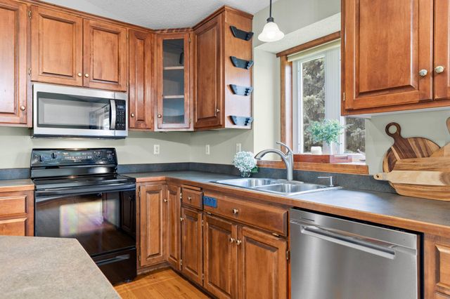 1528 Homestead Street, Shakopee, MN 55379
