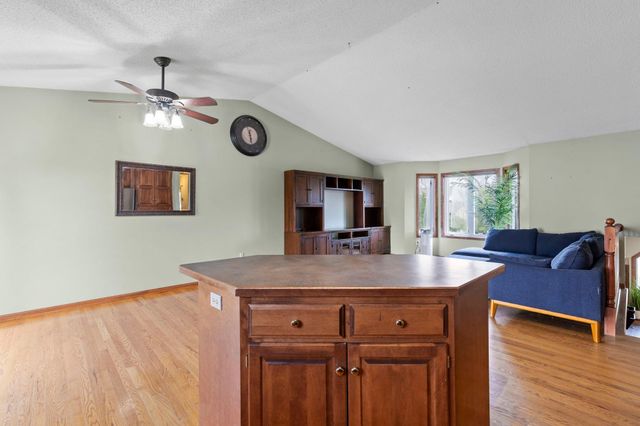 1528 Homestead Street, Shakopee, MN 55379