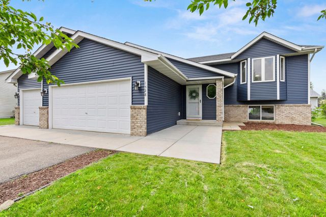 1528 Homestead Street, Shakopee, MN 55379