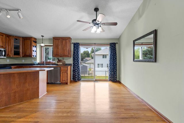 1528 Homestead Street, Shakopee, MN 55379
